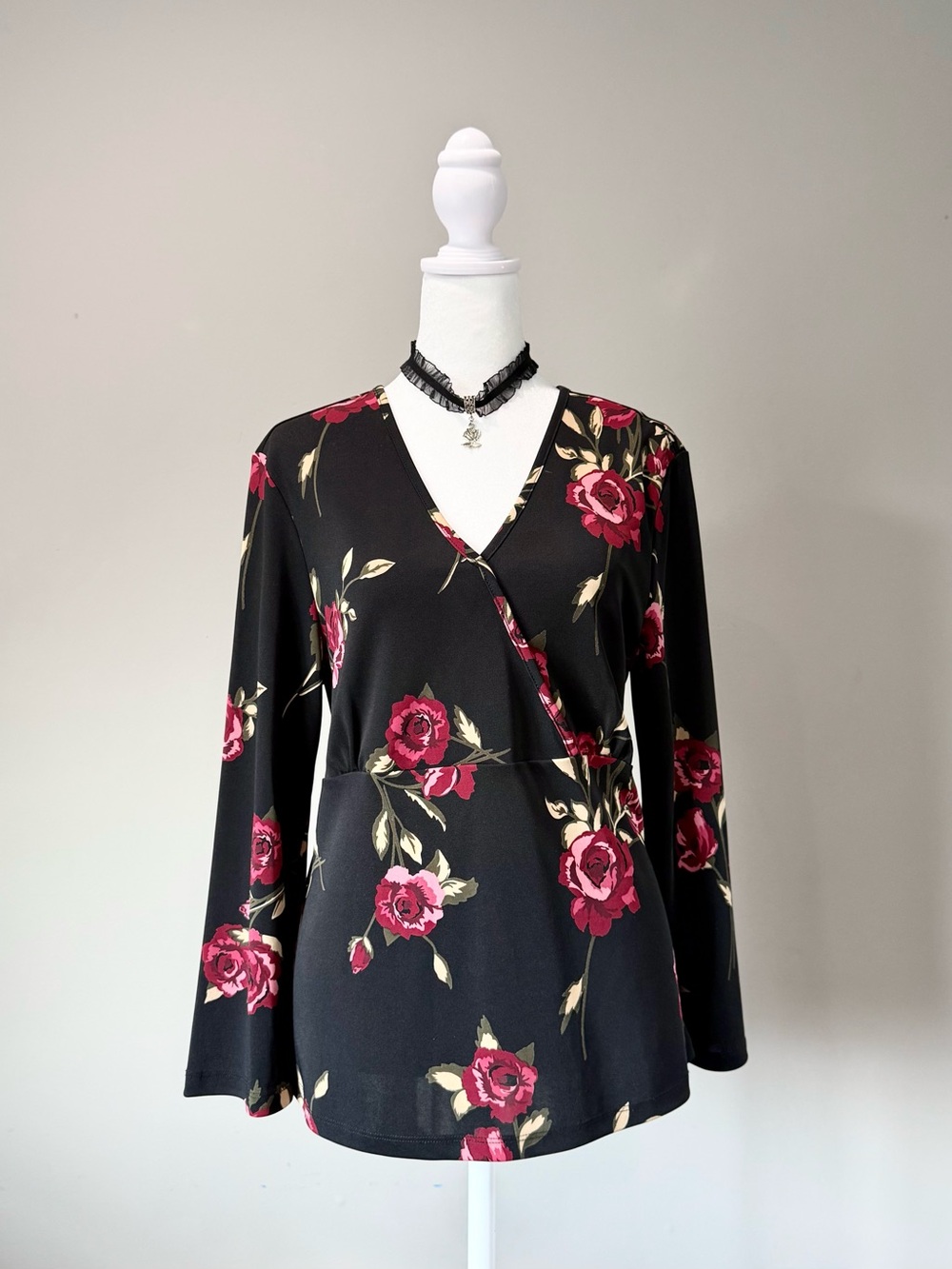 Vintage Apostrophe Stretch Roses Black Long Sleeve Blouse
